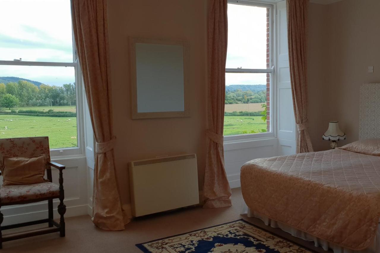 Longworth Hall Hotel 3*