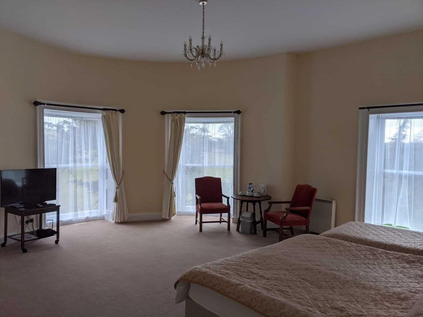 Longworth Hall 3*