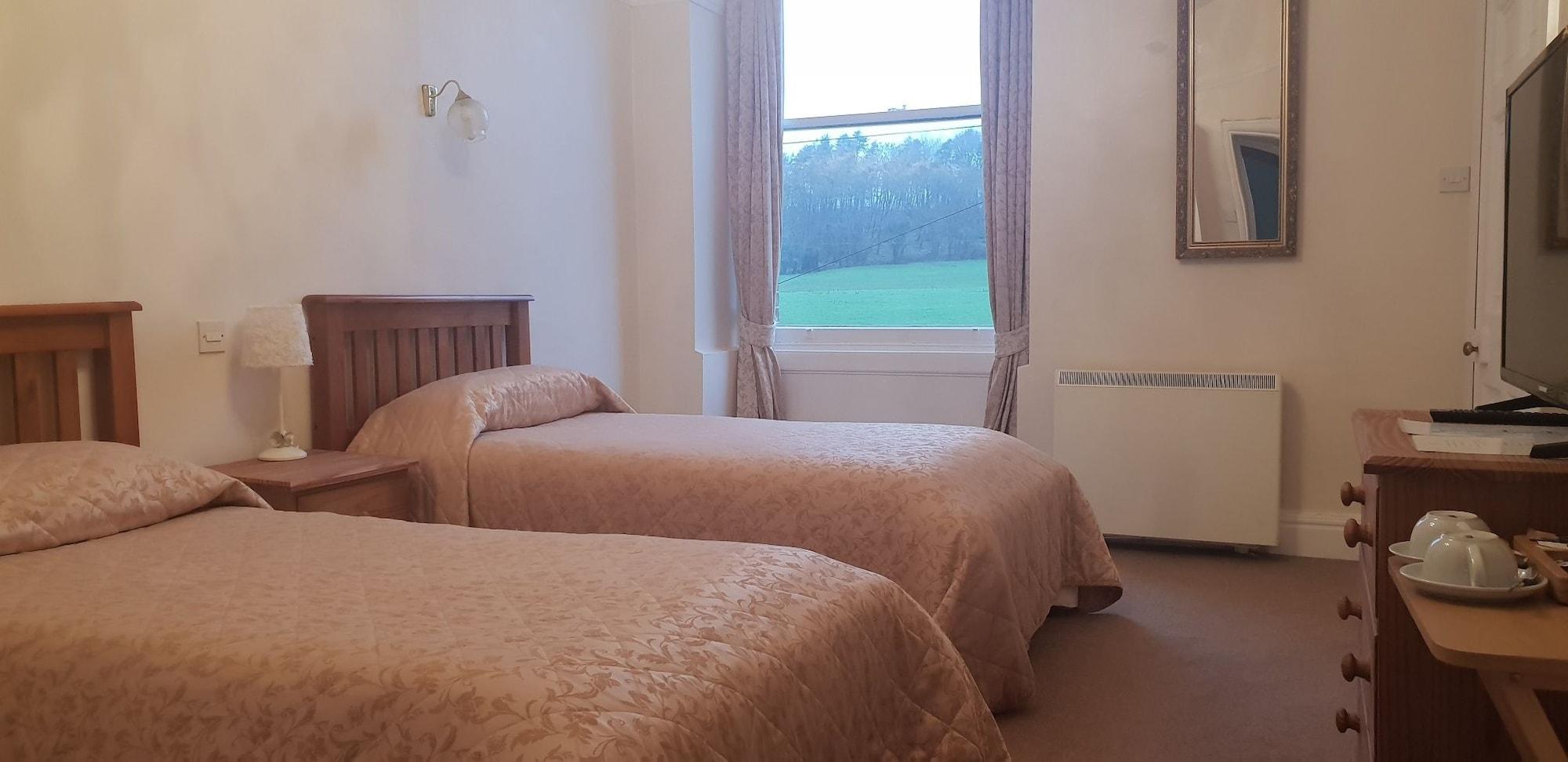 Longworth Hall Hotel 3*