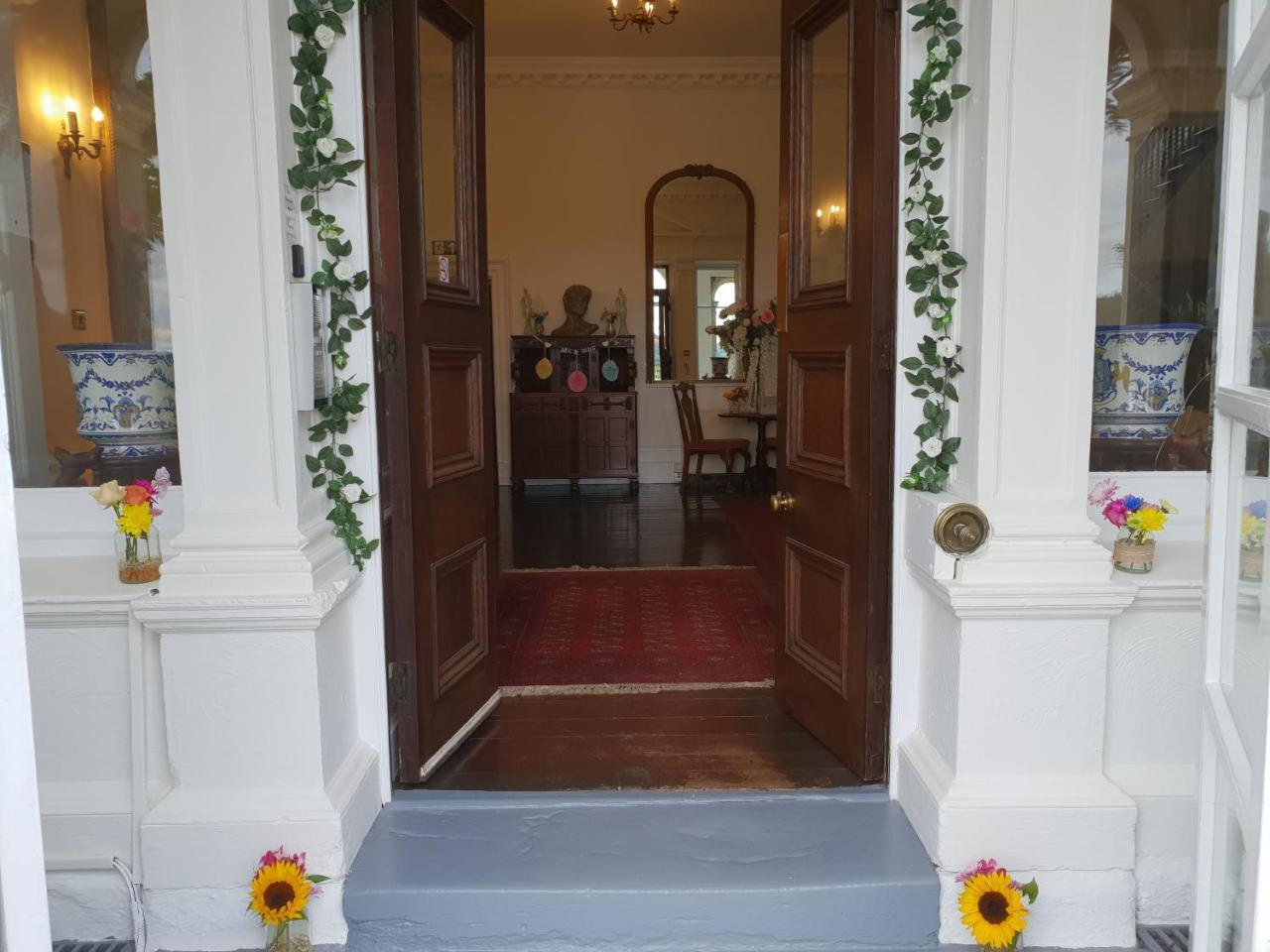 Longworth Hall 3*
