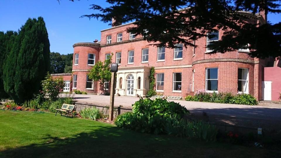 Longworth Hall Hotel 3*