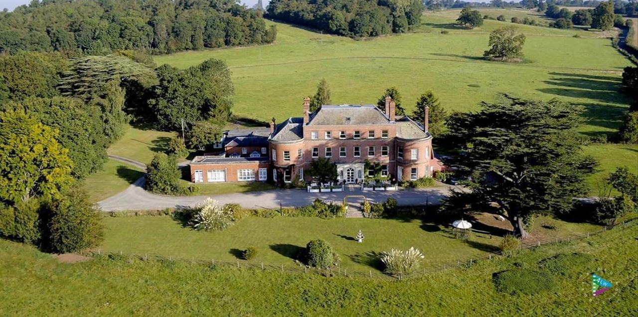 Longworth Hall 3*
